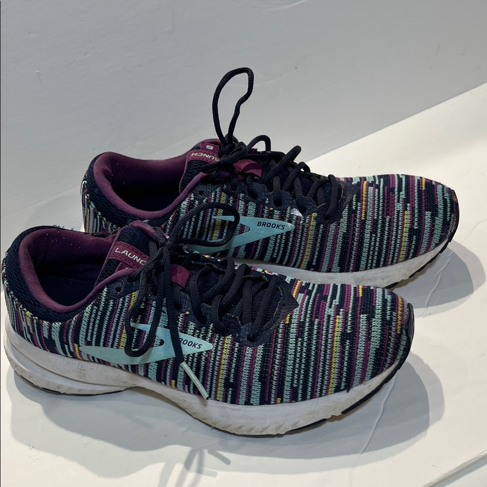 Brooks Women's Launch 6, Striped Athletic Shoes - Navy and Purple. Size 8